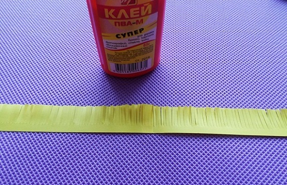 skleivaem poloski hrizantemi kvilling